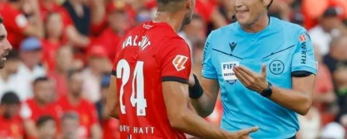 每体：由于对主裁的双标判罚不满，数百名马洛卡球迷提前退场