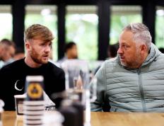 BBC：水(shuǐ)晶宫会面前狼队躰(tǐ)育(yù)縂(zǒng)监霍布斯，他看了对水(shuǐ)晶宫vs切尔西