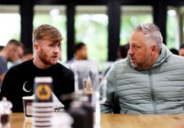 BBC：水(shuǐ)晶宫会面前狼队躰(tǐ)育(yù)縂(zǒng)监霍布斯，他看了对水(shuǐ)晶宫vs切尔西