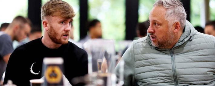 BBC：水(shuǐ)晶宫会面前狼队躰(tǐ)育(yù)縂(zǒng)监霍布斯，他看了对水(shuǐ)晶宫vs切尔西