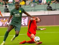 媒体人：法比奥进球类似阿森纳对阵曼联角球进球，在中超不判少见