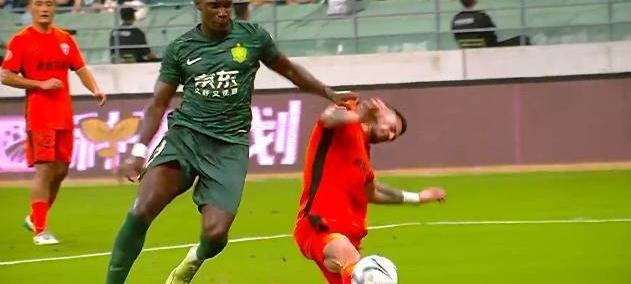 媒体人：法比奥进球类似阿森纳对阵曼联角球进球，在中超不判少见