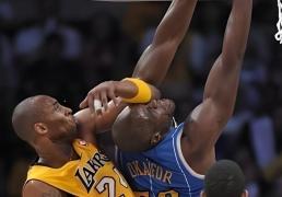 夸梅·布朗：如果碰科比一下，可能被(bèi)他肘击到牙痛！