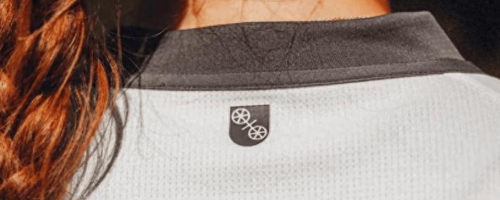 复古与潮流融合！美因茨05新客场球衣发布，或成日常穿搭新宠