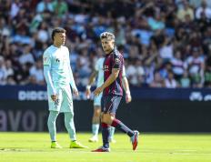 2-2，23岁巴萨旧将阿布德发威，贝蒂斯连扳2球，81分钟绝平莱万特