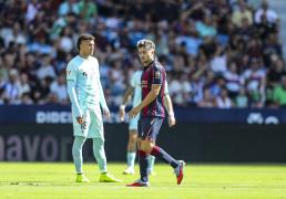 2-2，23岁巴萨旧将阿布德发威，贝蒂斯连扳2球，81分钟绝平莱万特