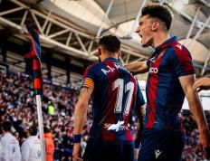 西甲-莱万特2-4巴萨：莱万特有想法，莱万可以上场了|前瞻