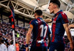 西甲-莱万特2-4巴萨：莱万特有想法，莱万可以上场了|前瞻