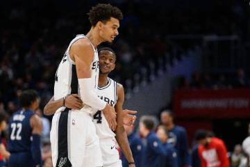 圣安东尼奥马刺续约达龙福克斯，薪水或有变动