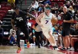 夏洛特黄蜂靠稳定表现的侧翼新秀(xiù)拿下夏联FMVP