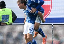 （体育）足球——意甲：科莫胜尤文图斯