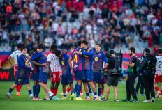 （体育）足球——西甲：巴塞罗那胜赫罗纳