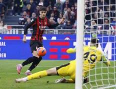 巴尔特萨吉梅开二度 米兰2-2萨索洛