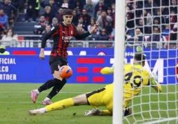 巴尔特萨吉梅开二度 米兰2-2萨索洛