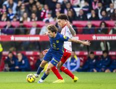 （体育）足球(qiú)——西甲：赫罗纳不敵(dí)马德里竞技