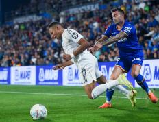 （体育）足球——西甲：皇家马德里胜赫塔菲