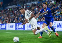 （体育）足球——西甲：皇家马德里胜赫塔菲