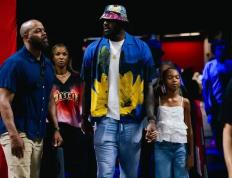 詹姆斯前队友(yǒu)提议老詹离开湖人，暗示队友(yǒu)不(bù)如加入迈阿密热火