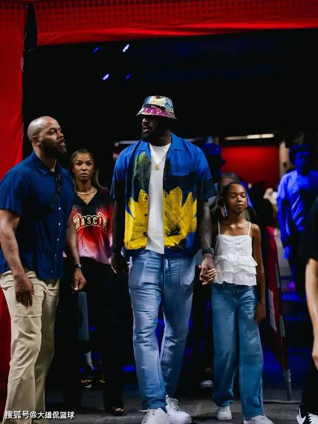 詹姆斯前队友(yǒu)提议老詹离开湖人，暗示队友(yǒu)不(bù)如加入迈阿密热火