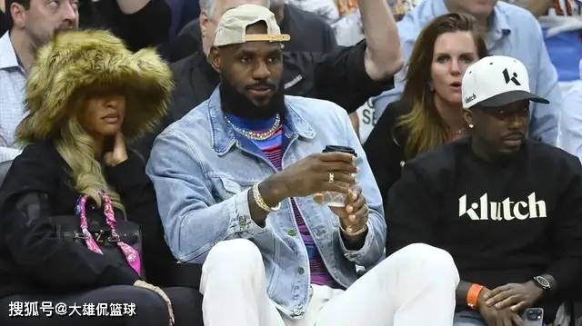 詹姆斯前队友(yǒu)提议老詹离开湖人，暗示队友(yǒu)不(bù)如加入迈阿密热火