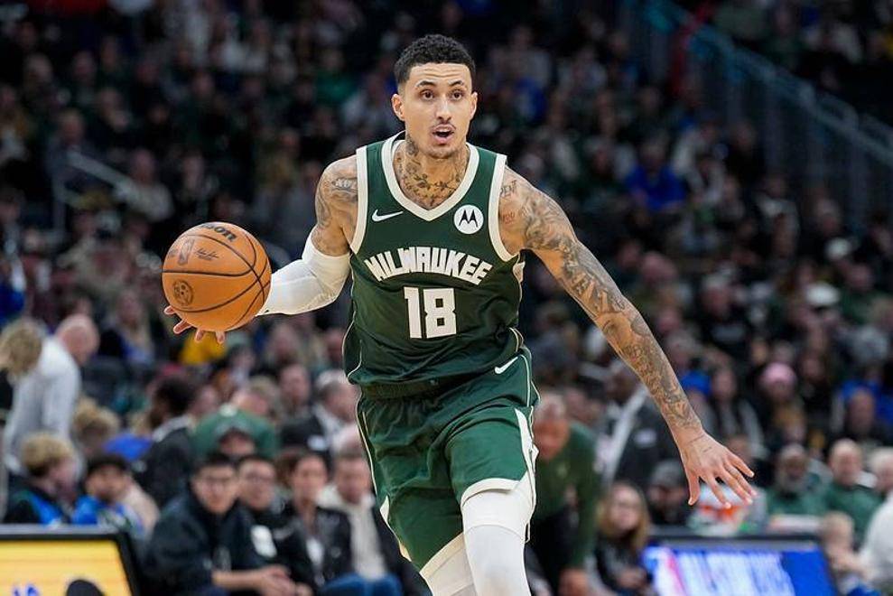 再见库兹马！雄鹿、火箭、鵜(tí)鹕酝酿三方交易，2米03前锋空降休斯顿