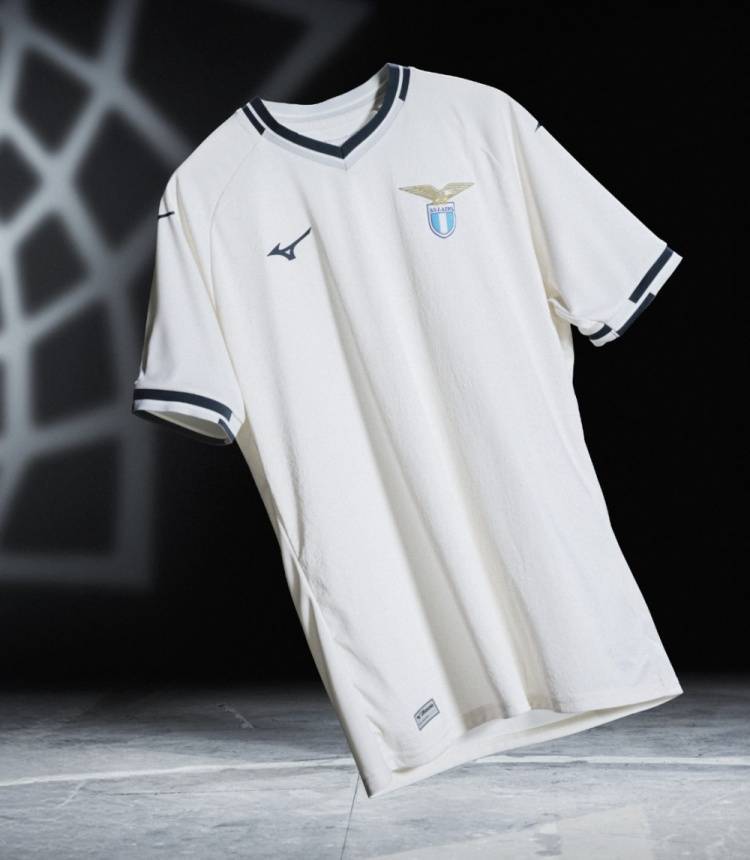 拉齐奥发布新(xīn)赛季主客场球衣：美津浓设计，致敬米开朗基罗经典