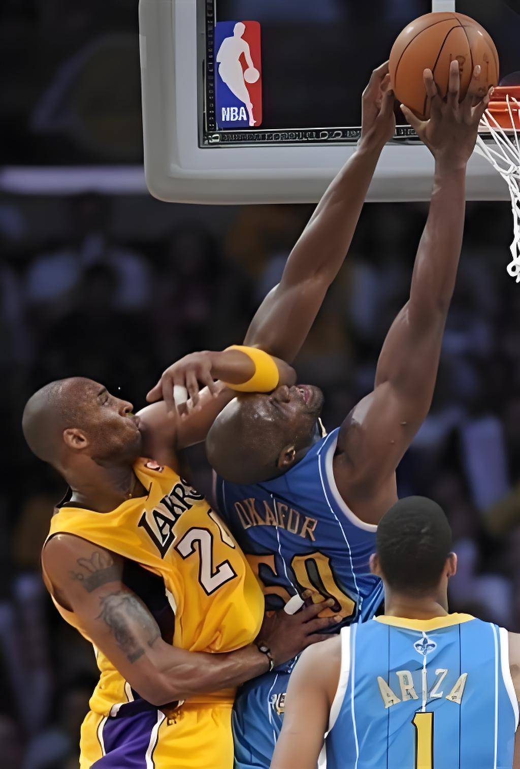 夸梅·布朗:如果碰科比一下,可能被(bèi)他肘击到牙痛!