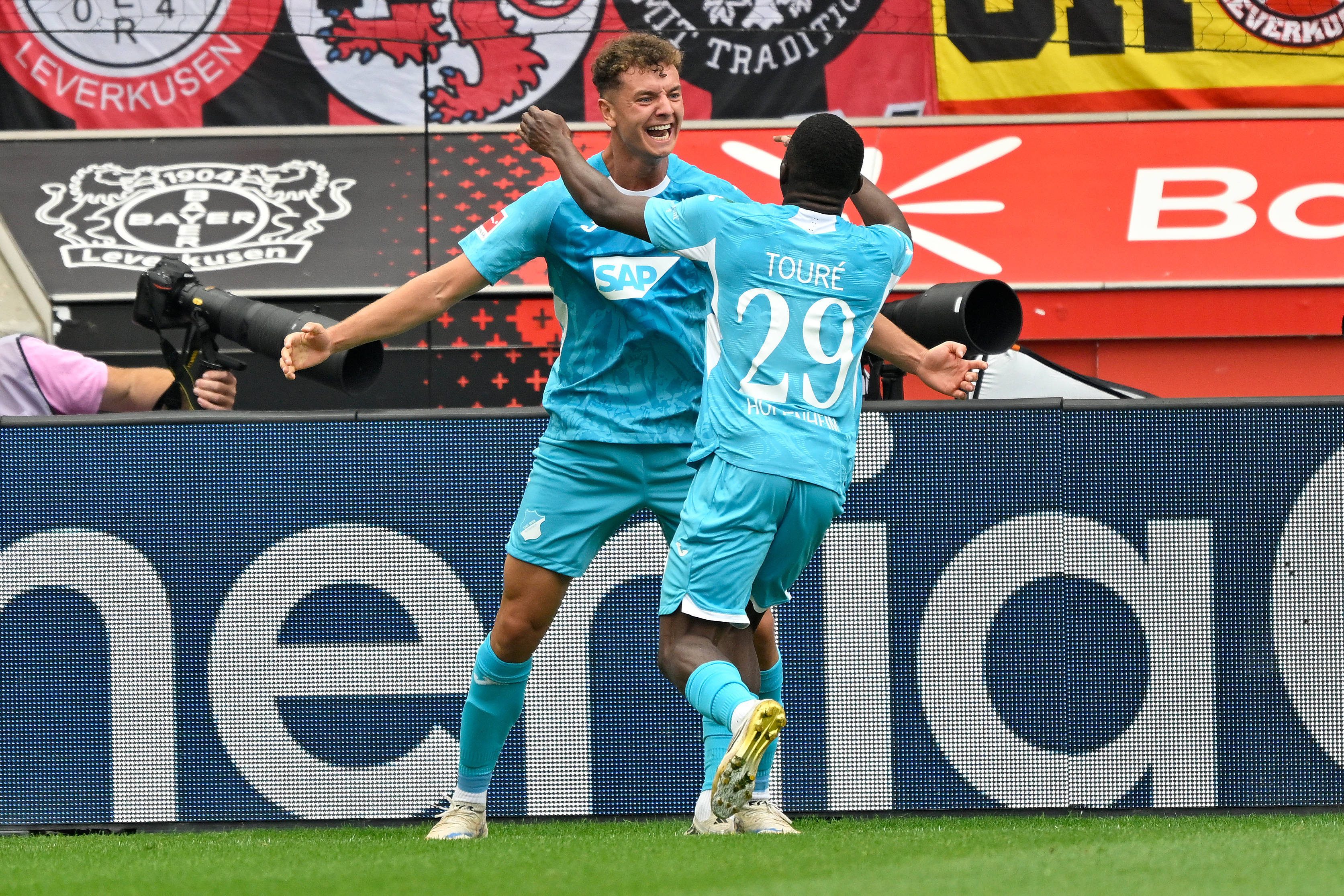 (体育)足球——德甲(jiǎ):勒沃库森不(bù)敌霍芬海姆