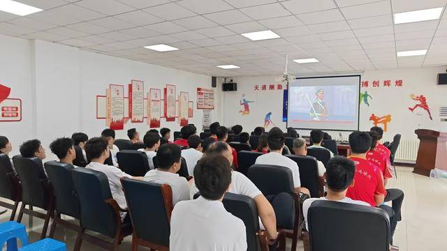 观九三阅兵，燃躰(tǐ)育奋进之火