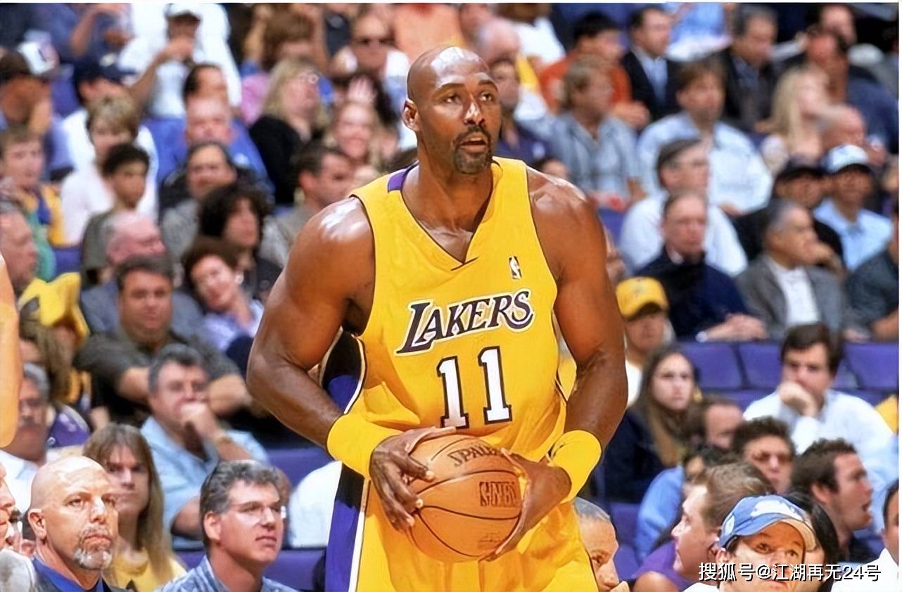 输球另有隐情？奥胖亲自发声，04湖(hú)人失冠，皆因科比夺权？