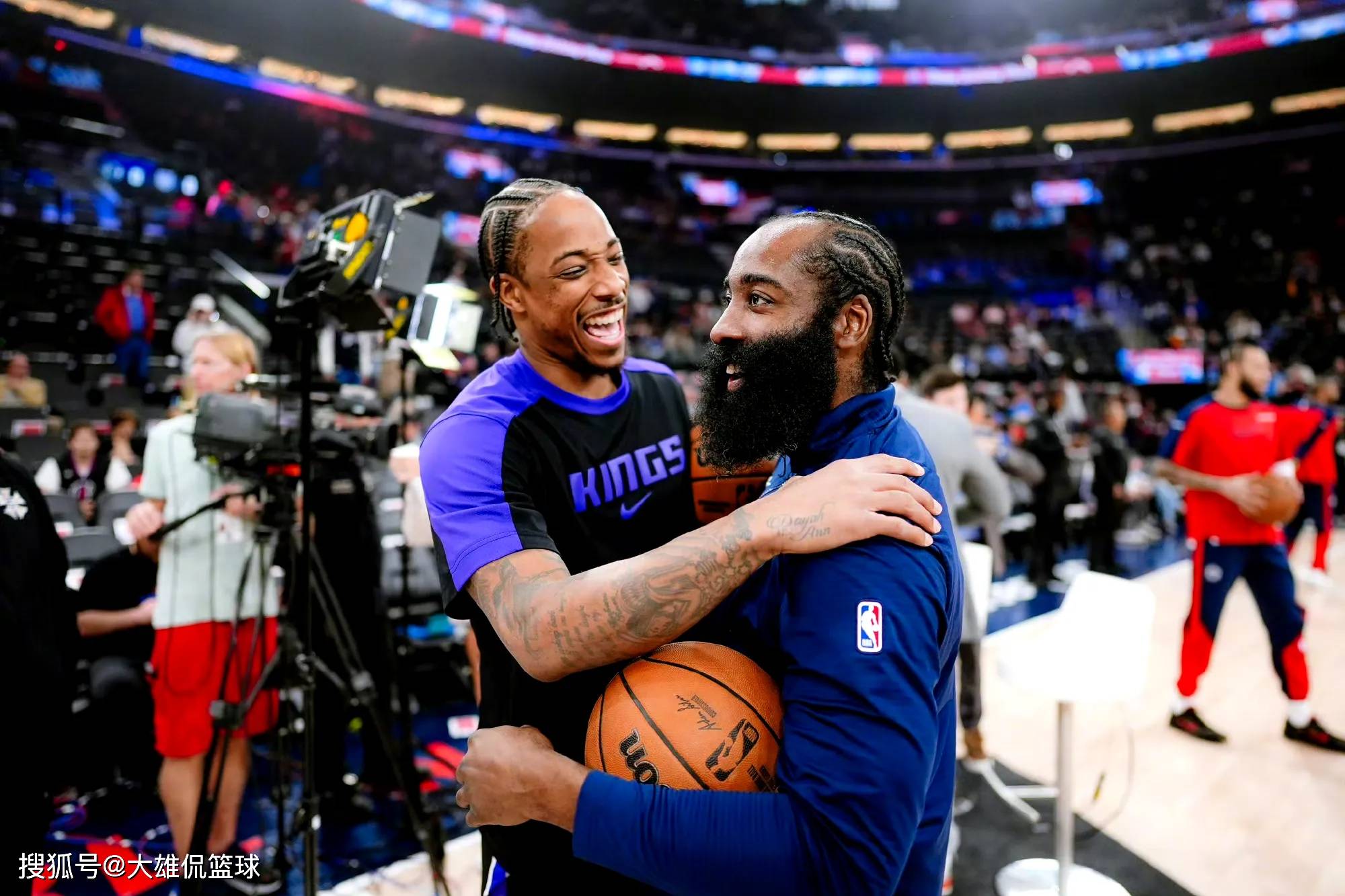 四队重磅交易，德罗赞加入洛杉矶快船，国王甩掉拉文的毒(dú)药合同