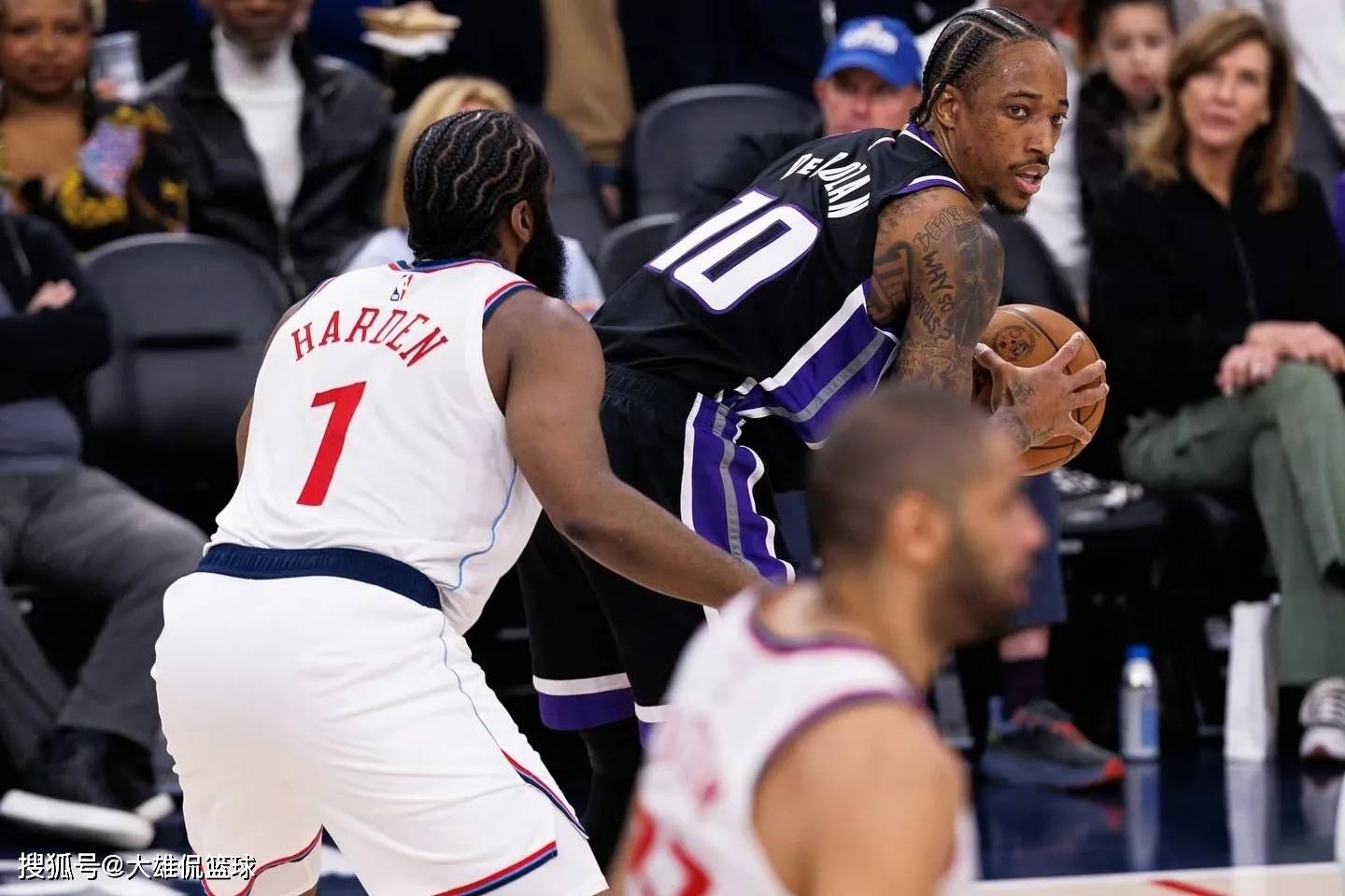 四队重磅交易，德罗赞加入洛杉矶快船，国王甩掉拉文的毒(dú)药合同