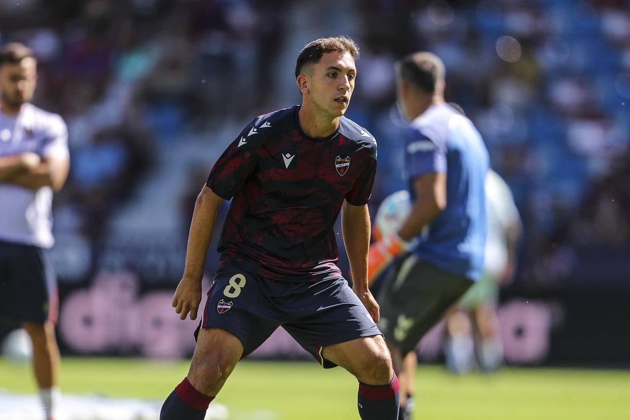 2-2，23岁巴萨旧将阿布德发威，贝蒂斯连扳2球，81分钟绝平莱万特