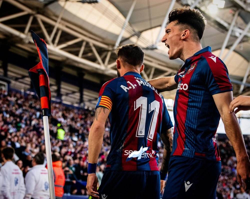 西甲-莱万特2-4巴萨：莱万特有想法，莱万可以上场了|前瞻