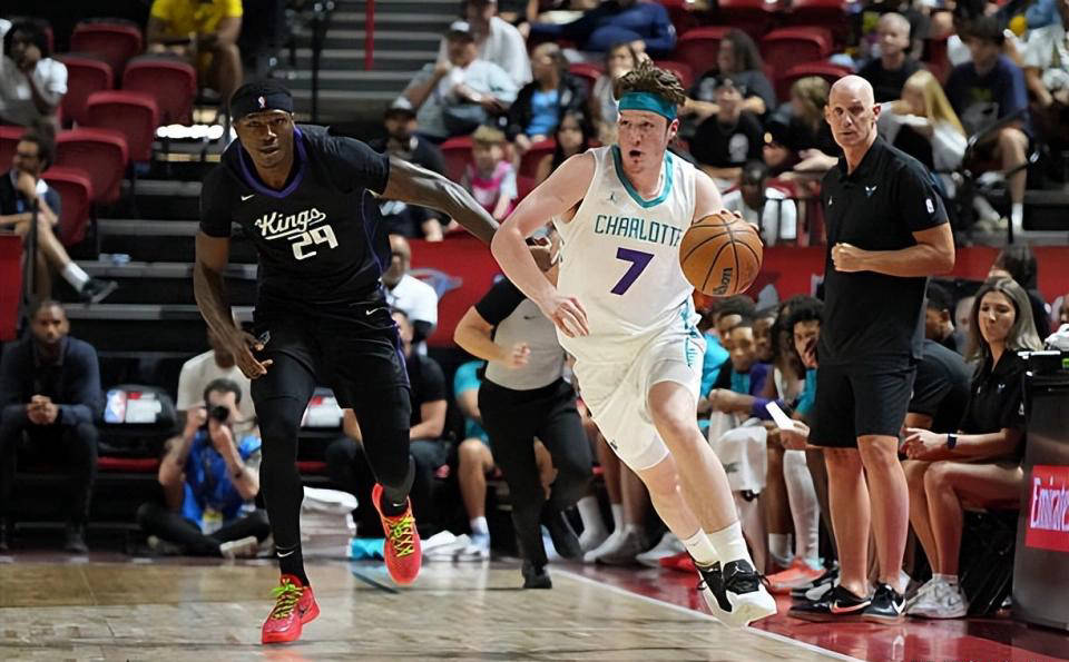 夏洛特黄蜂靠稳定表现的侧翼新秀(xiù)拿下夏联FMVP