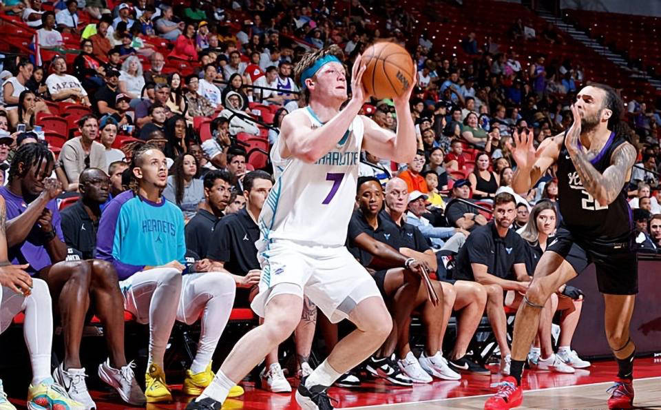 夏洛特黄蜂靠稳定表现的侧翼新秀(xiù)拿下夏联FMVP