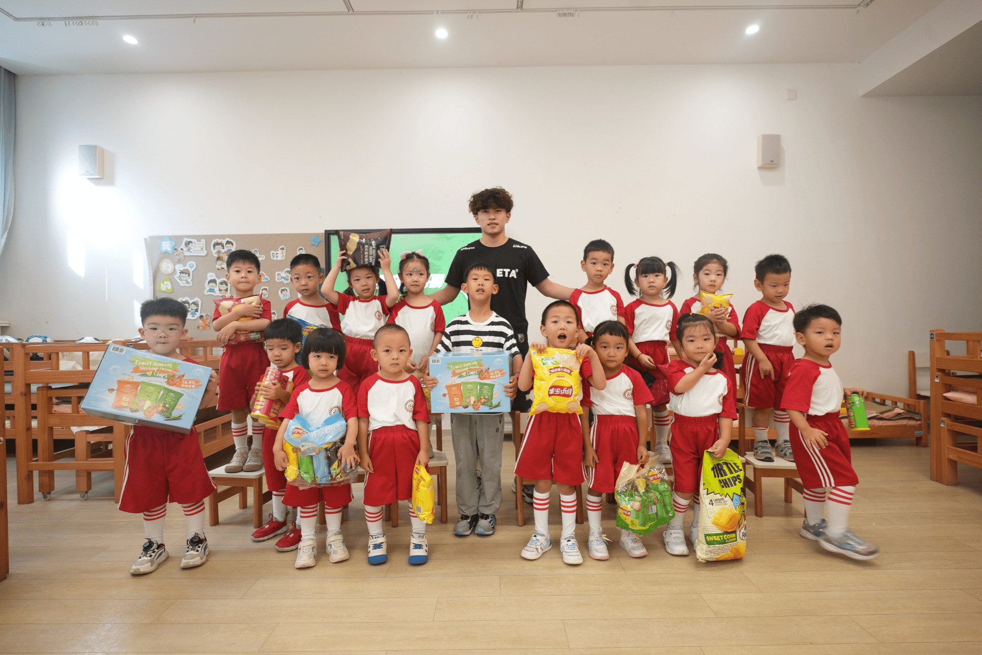 “苏超”苏州队走进校园 开启足球互动之旅