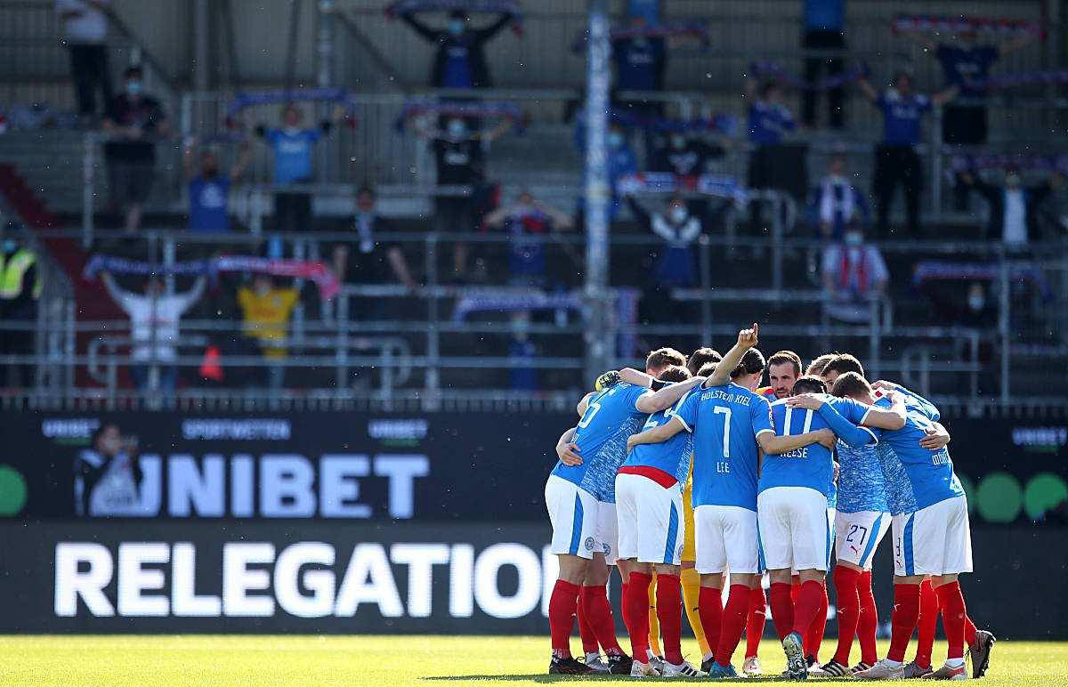 升班马比勒菲尔德迎战降(jiàng)班马荷尔斯泰因基尔，实力碾(niǎn)压对手！