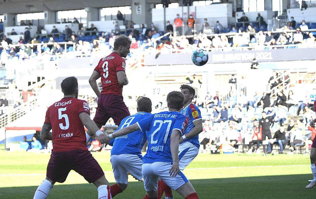 升班马比勒菲尔德迎战降(jiàng)班马荷尔斯泰因基尔，实力碾(niǎn)压对手！