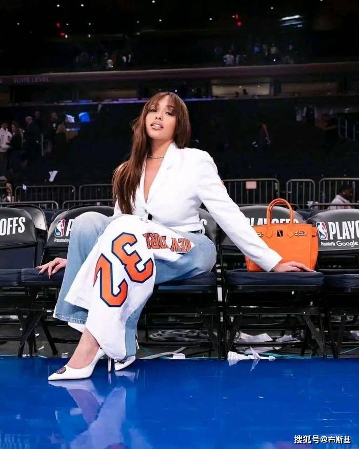 32号之前森林狼中锋，唐斯把明尼(ní)苏达当成了家，卡尔的狼队前半(bàn)生