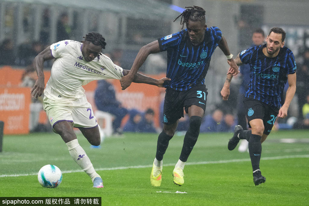 意甲-恰尔汗奥卢梅开二度 国米3-0佛罗伦萨升至第三