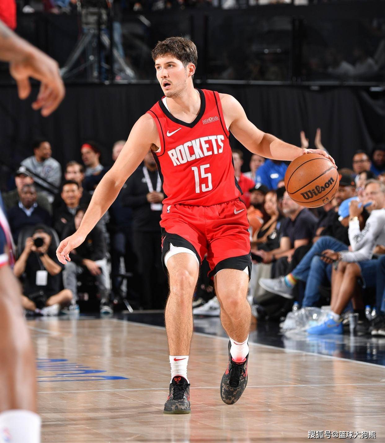双射手(shǒu)配高塔！火箭队精简轮换，替补席迎变阵：31岁中锋无缘登場(chǎng)