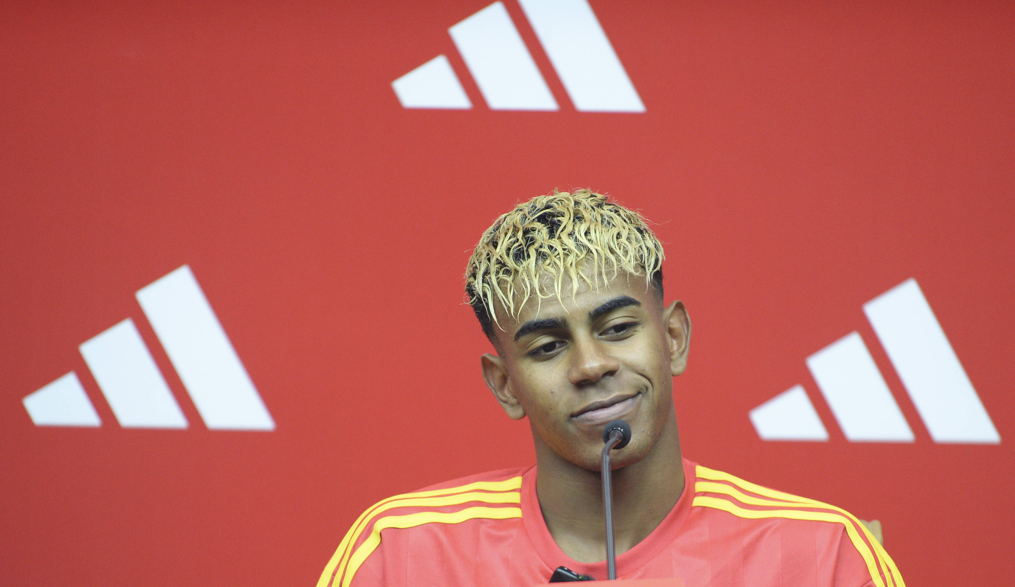 西班牙队取消征召亞(yà)马尔 巴萨“先斩后奏”惹争议