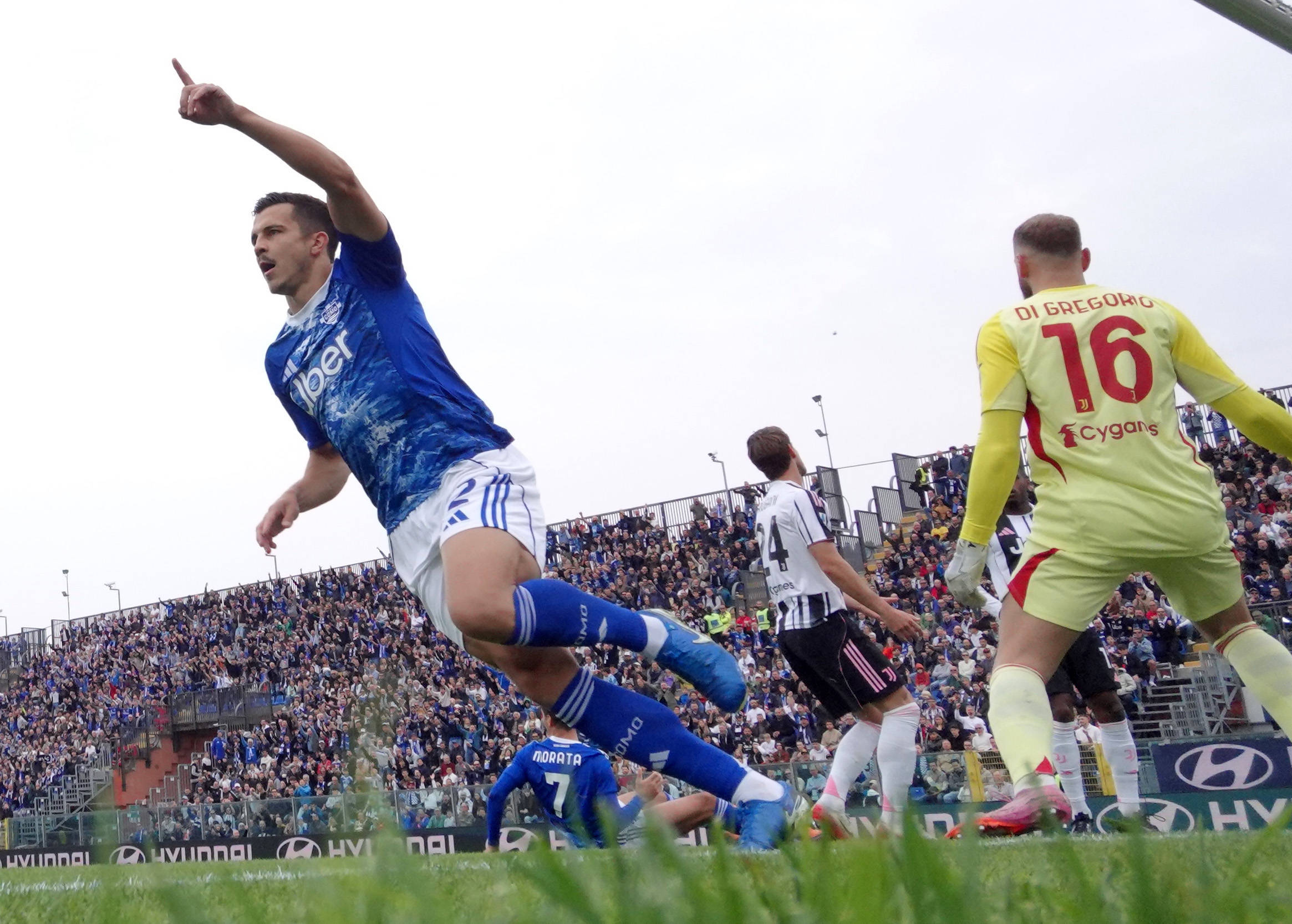 （体育）足球——意甲：科莫胜尤文图斯