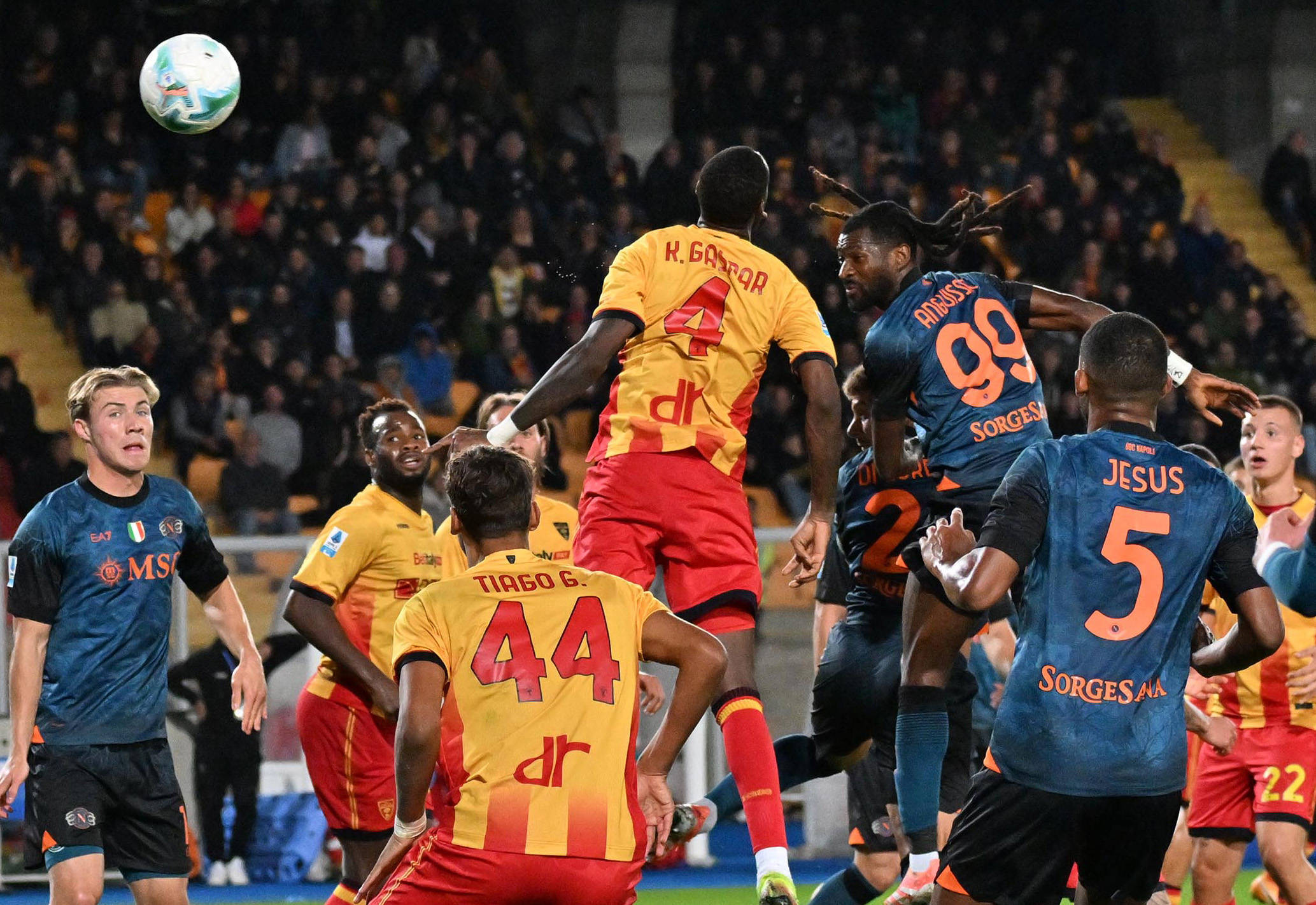 （体育）足球——意甲：那不勒斯胜莱切