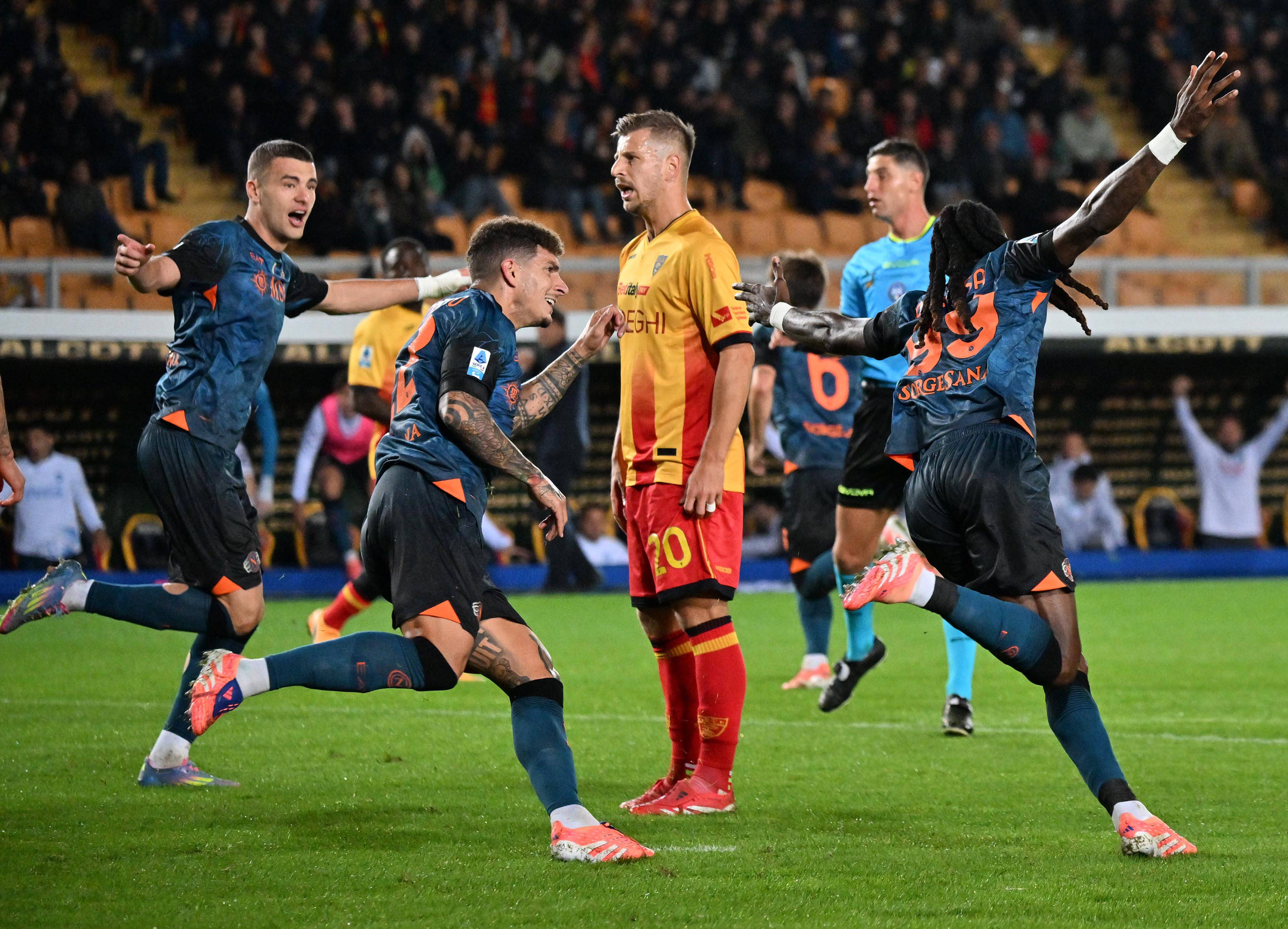 （体育）足球——意甲：那不勒斯胜莱切