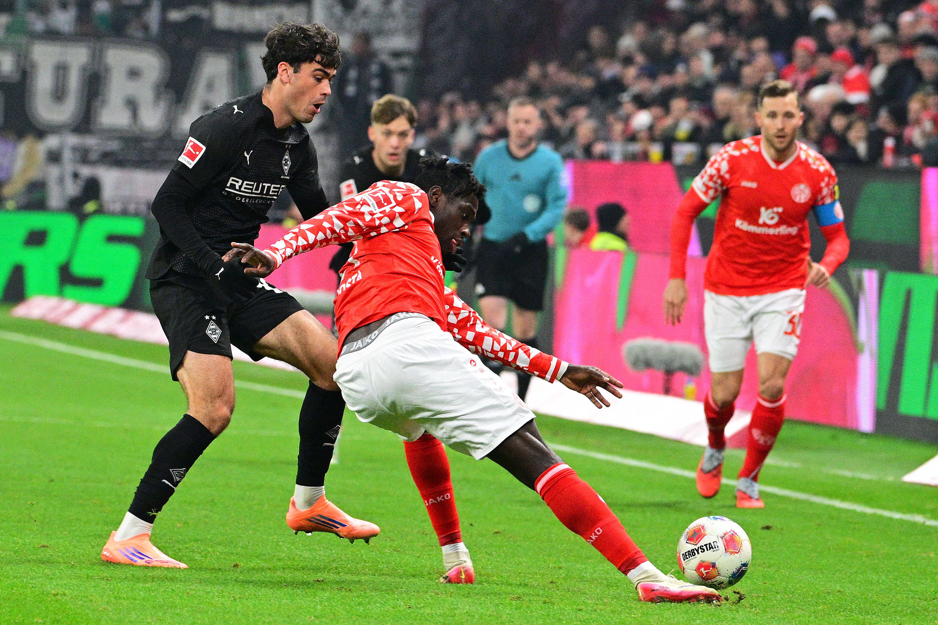 （体育(yù)）足球——德甲：美因茨不敌门兴格拉(lā)德巴赫