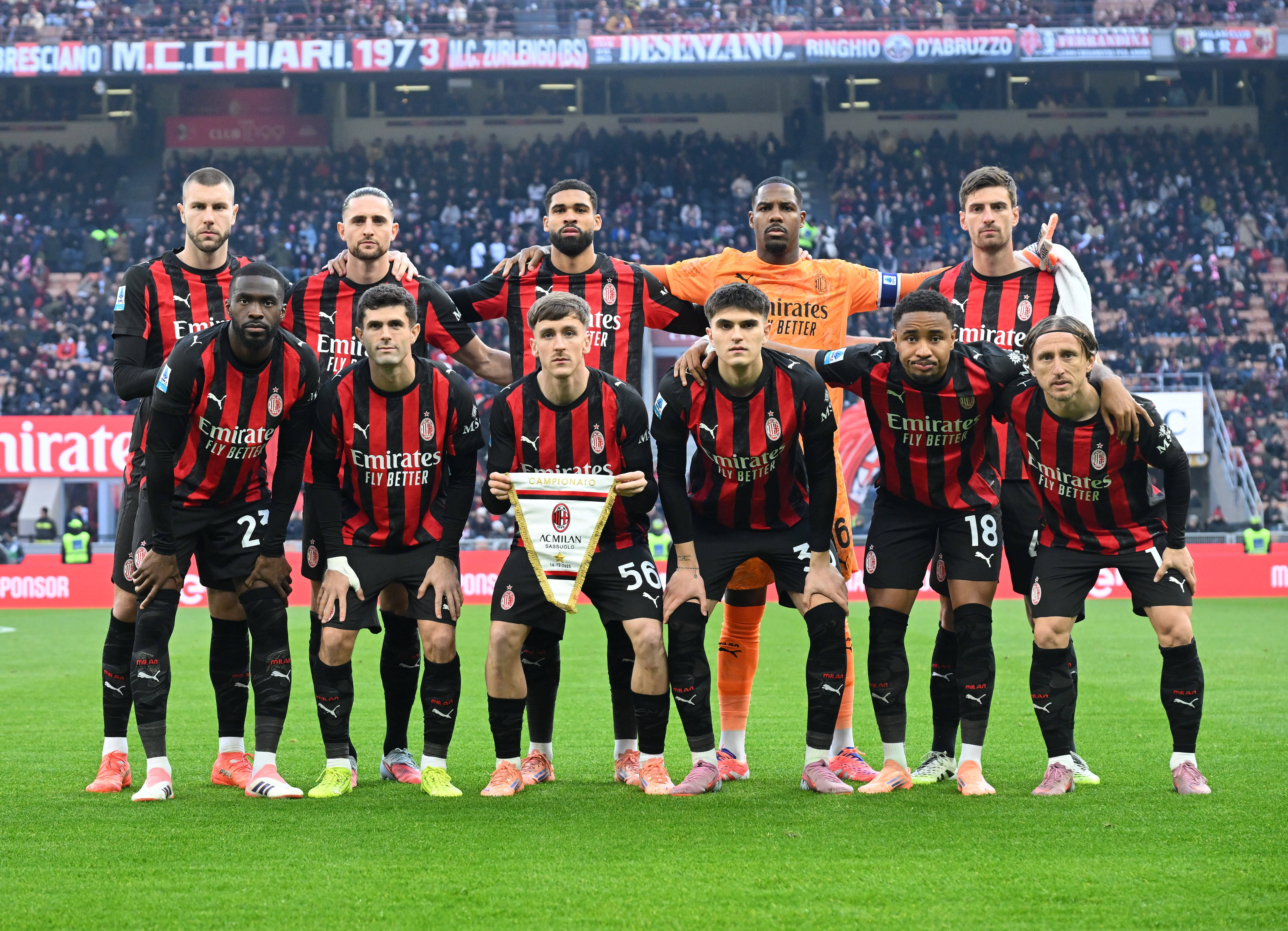 （躰(tǐ)育）足球——意(yì)甲：AC米兰平萨索洛