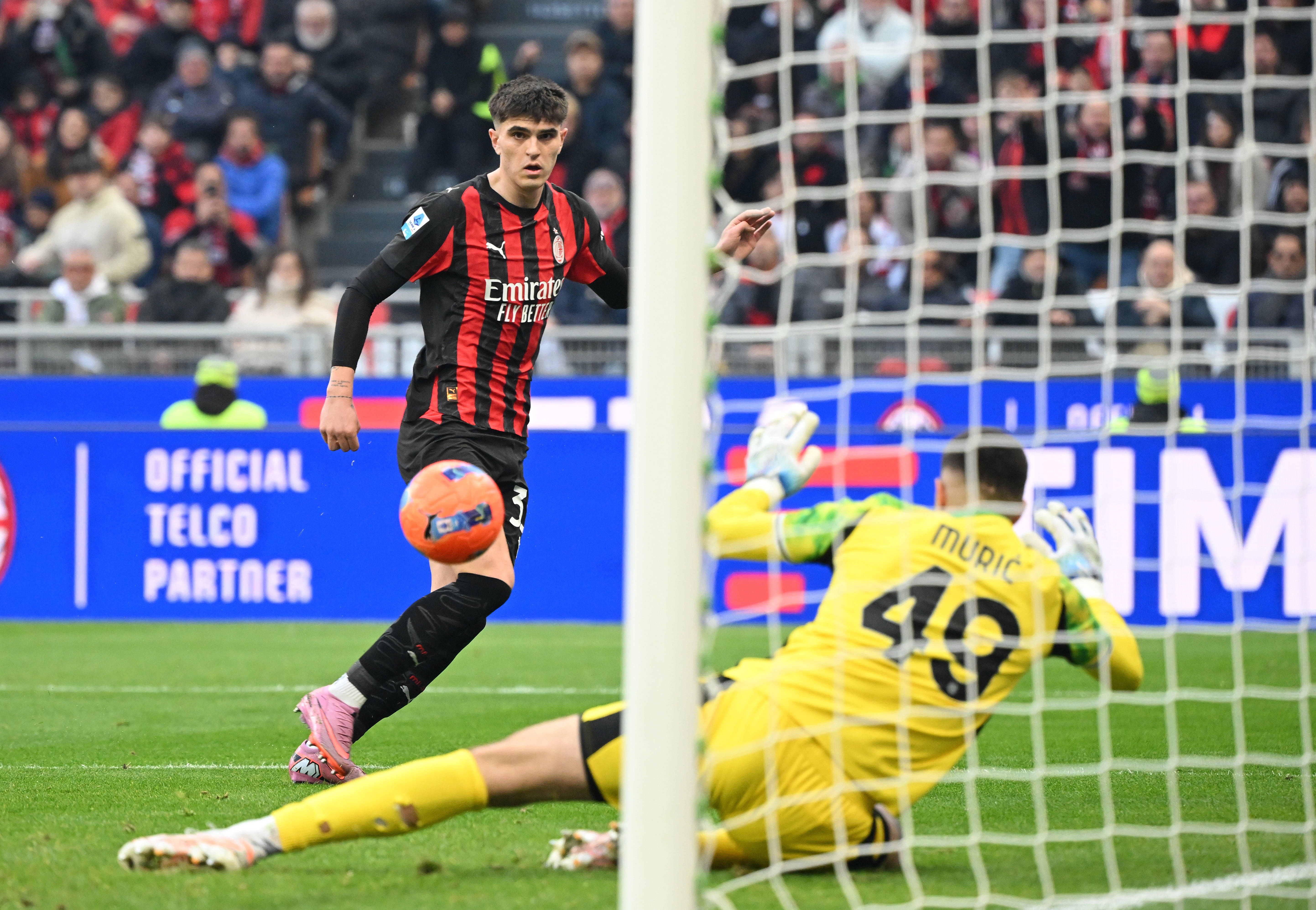 （躰(tǐ)育）足球——意(yì)甲：AC米兰平萨索洛