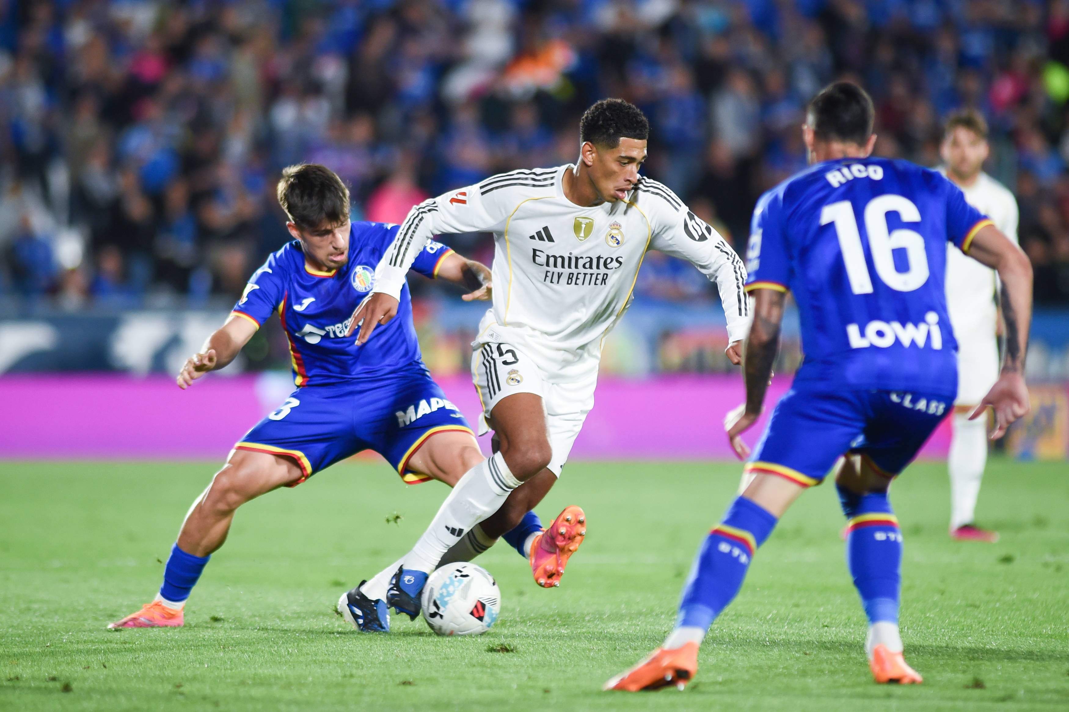 （体育）足球——西甲：皇家马德里胜赫塔菲